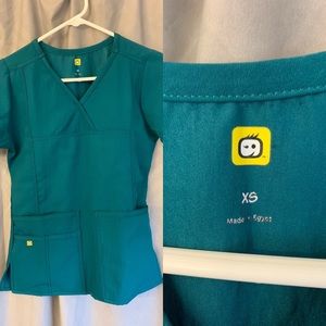 Wonder wink scrub top bundle